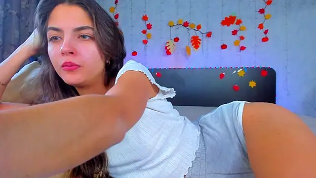 Milana Crystal  online show from 10/27/25, 08:07