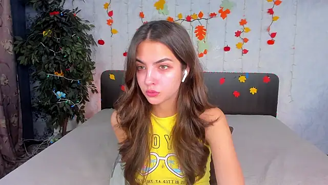 Milana Crystal  online show from 11/10/25, 08:13