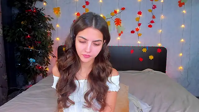 Milana Crystal  online show from 11/17/25, 08:09