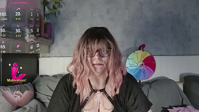 Snapshot of Lola-squirt chatting on 01/06/25, 10:58 Lola-squirt online show from 01/06/25, 10:58