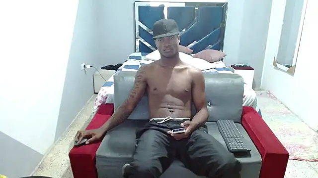 MiguelAngelxl online show from 10/27/25, 04:44