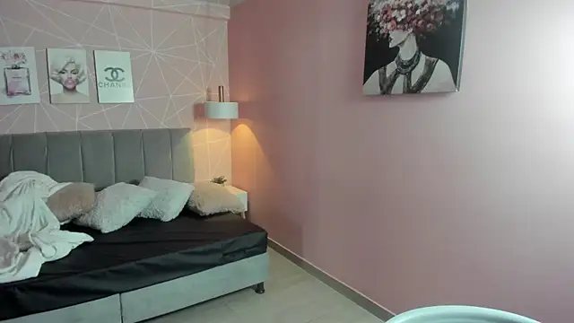 zara  sweet online show from 10/16/25, 01:23