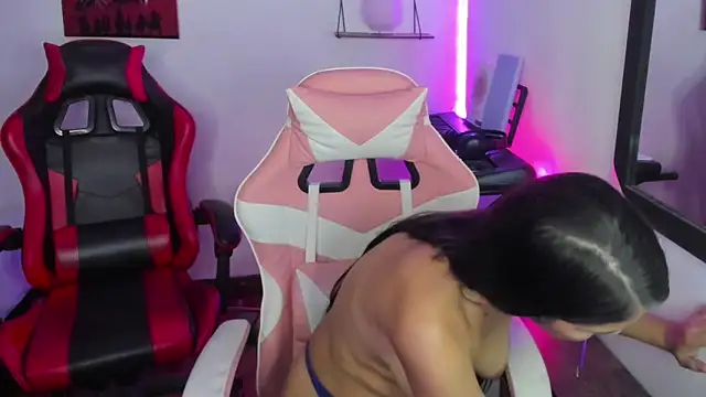 jessi and boy online show from 02/19/26, 04:14