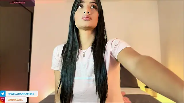 Snapshot of Dannawells chatting on 10/15/25, 10:26 Dannawells online show from 10/15/25, 10:26