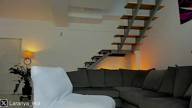 LaranyaX online show from 03/26/26, 09:37