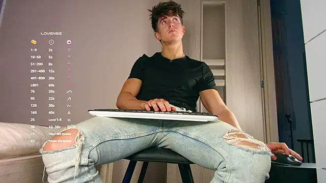 ChristianLevine  online show from 12/04/25, 07:33