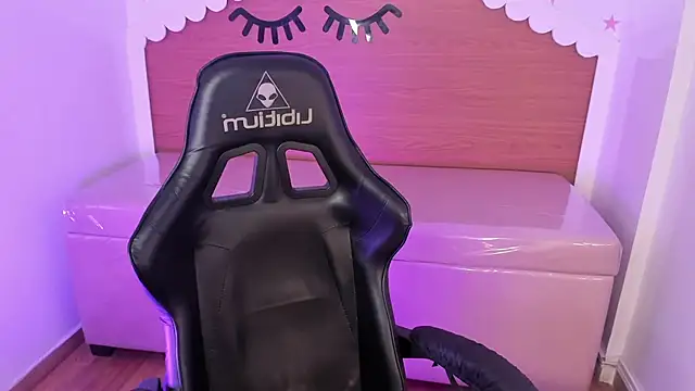 Snapshot of carlie_mayer_v chatting on 09/16/25, 04:13 carlie mayer v online show from 09/16/25, 04:13