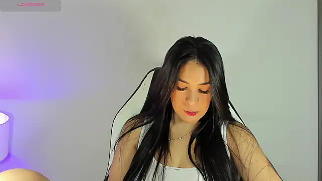 bella hadid1  online show from 12/03/24, 06:48