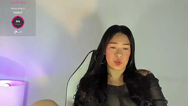 bella hadid1  online show from 02/08/25, 11:44