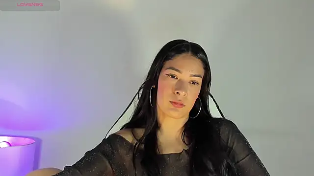 bella hadid1  online show from 02/08/25, 10:08