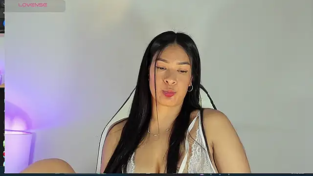 bella hadid1  online show from 02/24/25, 06:26