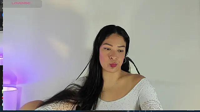 bella hadid1  online show from 03/02/25, 01:38