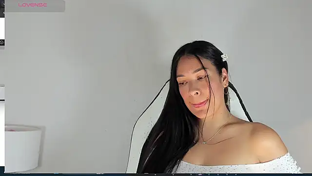 bella hadid1  online show from 03/02/25, 09:01