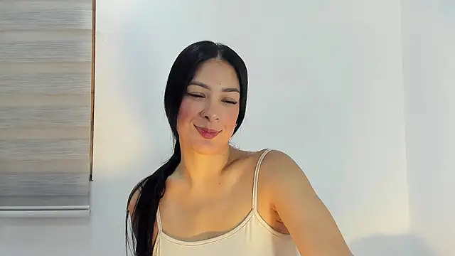 bella hadid1  online show from 03/21/26, 12:26