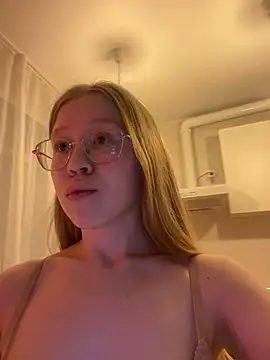 Eva Weyne online show from 12/18/24, 03:26