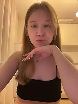 Snapshot of Eva_Weyne chatting on 06/30/26, 10:00 Eva Weyne online show from 06/30/26, 10:00