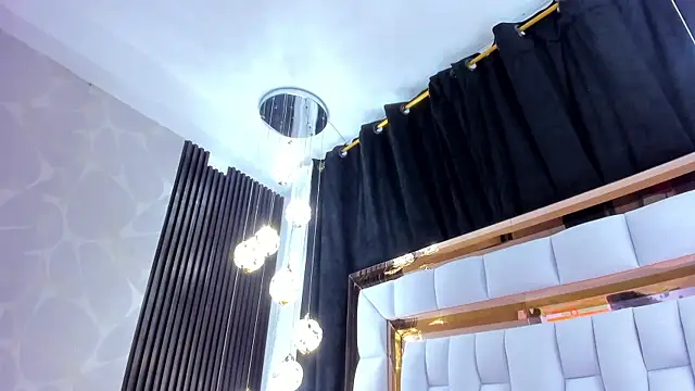 SarayRoyse online show from 12/05/25, 07:21