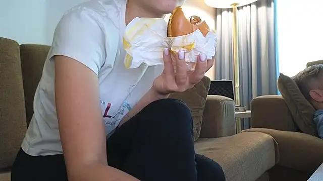 Mr-and-Mrs-Smith online show from 09/24/25, 01:36