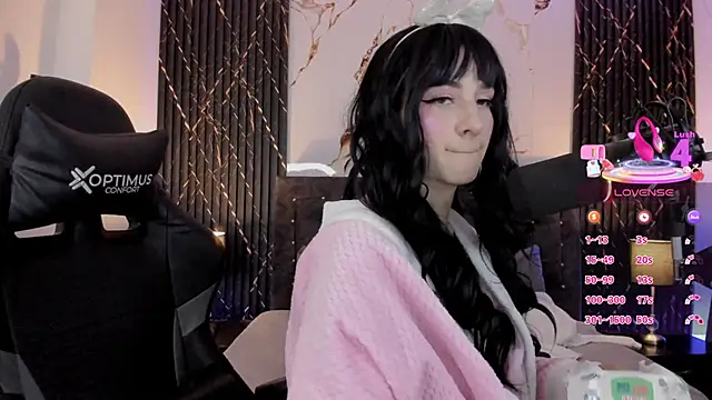 Snapshot of devlin_violett chatting on 04/15/26, 11:39 devlin violett online show from 04/15/26, 11:39