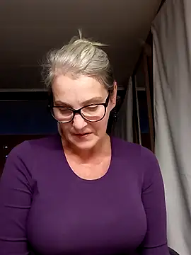 irinamaux online show from 09/26/25, 12:36