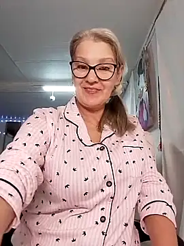 irinamaux online show from 11/18/25, 05:06