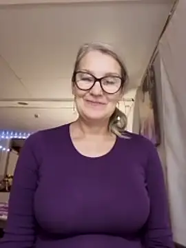 irinamaux online show from 12/04/25, 08:56