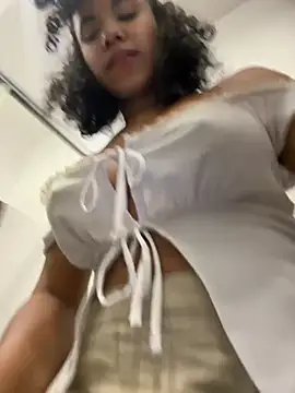 Snapshot of Brunettexio chatting on 12/08/24, 05:22 Brunettexio online show from 12/08/24, 05:22