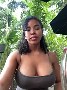 Snapshot of Brunettexio chatting on 12/22/24, 08:58 Brunettexio online show from 12/22/24, 08:58