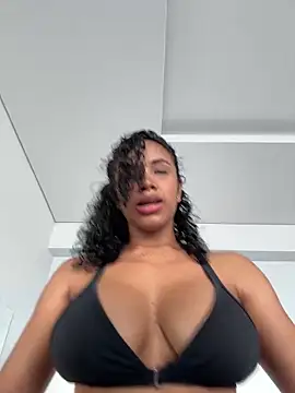 Snapshot of Brunettexio chatting on 12/29/24, 08:04 Brunettexio online show from 12/29/24, 08:04