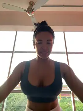 Snapshot of Brunettexio chatting on 01/21/25, 11:35 Brunettexio online show from 01/21/25, 11:35