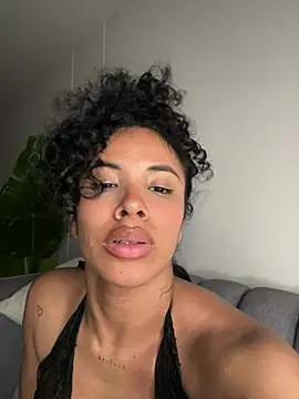 Snapshot of Brunettexio chatting on 02/02/25, 01:12 Brunettexio online show from 02/02/25, 01:12