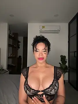 Snapshot of Brunettexio chatting on 02/05/25, 11:17 Brunettexio online show from 02/05/25, 11:17