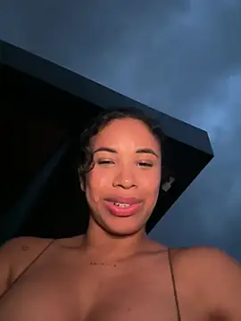 Snapshot of Brunettexio chatting on 02/08/25, 11:24 Brunettexio online show from 02/08/25, 11:24