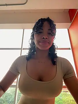 Snapshot of Brunettexio chatting on 02/14/25, 02:12 Brunettexio online show from 02/14/25, 02:12