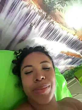 Snapshot of Brunettexio chatting on 02/14/25, 07:54 Brunettexio online show from 02/14/25, 07:54