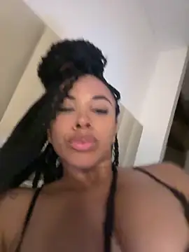 Snapshot of Brunettexio chatting on 02/22/25, 05:02 Brunettexio online show from 02/22/25, 05:02