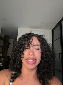 Snapshot of Brunettexio chatting on 03/02/25, 09:54 Brunettexio online show from 03/02/25, 09:54