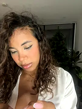 Snapshot of Brunettexio chatting on 11/29/25, 01:41 Brunettexio online show from 11/29/25, 01:41