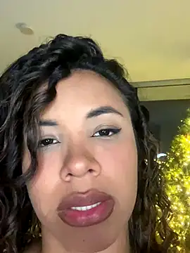 Snapshot of Brunettexio chatting on 12/17/25, 03:23 Brunettexio online show from 12/17/25, 03:23