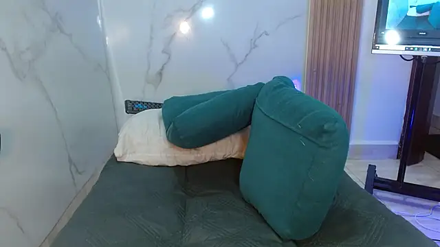 mollyguns online show from 12/16/25, 10:26