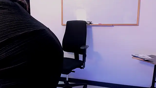 Sofi Perez  online show from 10/10/25, 11:42