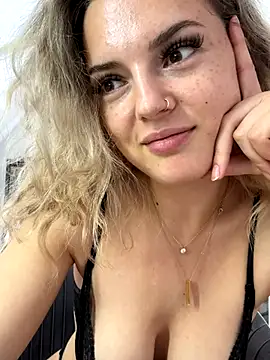 Snapshot of LexyGold chatting on 09/14/25, 02:05 LexyGold online show from 09/14/25, 02:05