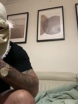 Snapshot of LexyGold chatting on 10/04/25, 09:57 LexyGold online show from 10/04/25, 09:57