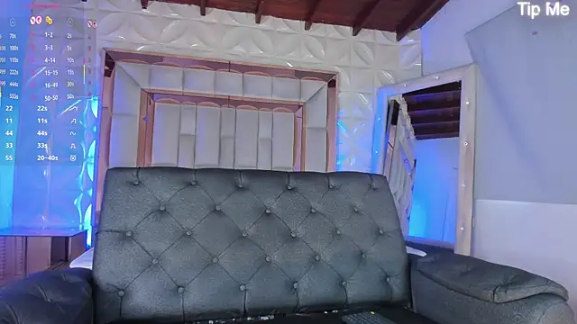 Snapshot of nicole_cooper__ chatting on 10/28/25, 07:38 nicole cooper online show from 10/28/25, 07:38