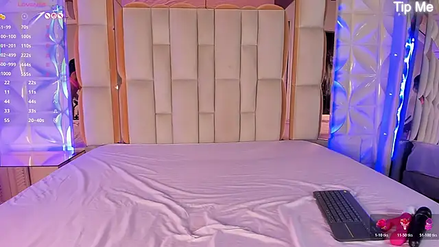 Snapshot of nicole_cooper__ chatting on 11/11/25, 07:36 nicole cooper online show from 11/11/25, 07:36