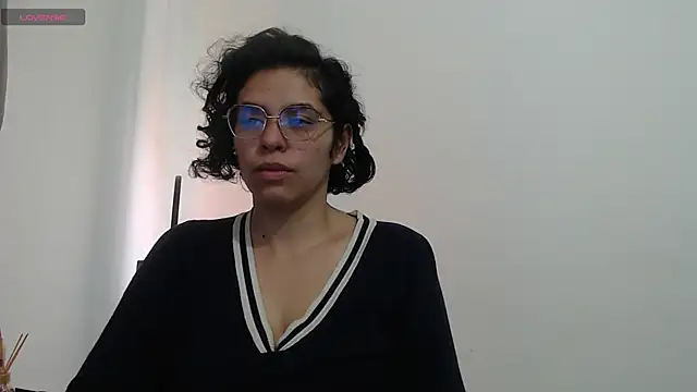 Snapshot of Anne_purple chatting on 12/12/24, 05:04 Anne purple online show from 12/12/24, 05:04