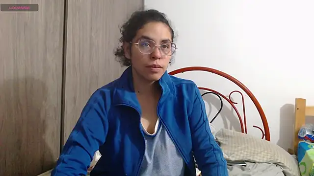 Snapshot of Anne_purple chatting on 12/16/24, 05:22 Anne purple online show from 12/16/24, 05:22