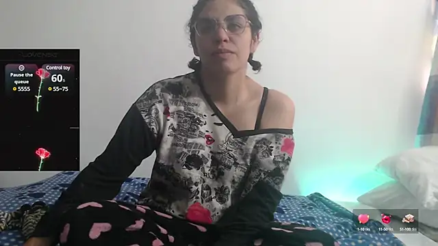 Snapshot of Anne_purple chatting on 01/23/25, 04:26 Anne purple online show from 01/23/25, 04:26