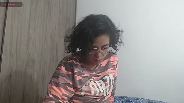 Snapshot of Anne_purple chatting on 01/28/25, 07:53 Anne purple online show from 01/28/25, 07:53