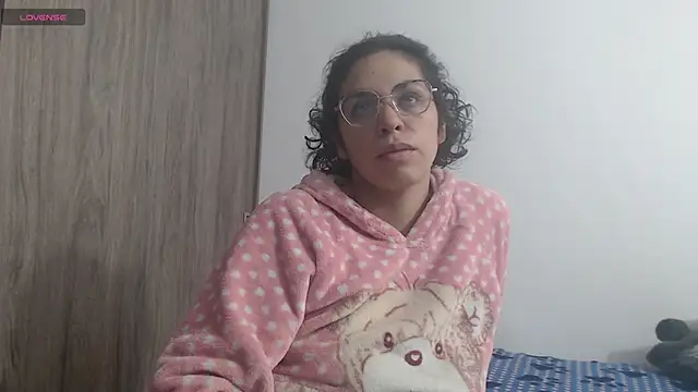 Snapshot of Anne_purple chatting on 01/29/25, 06:28 Anne purple online show from 01/29/25, 06:28